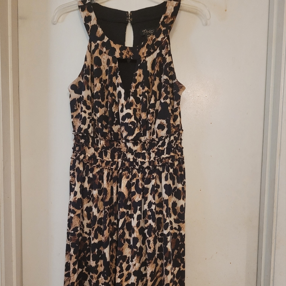 Sleeveless leopard print dress with key hole front, size medium, Thalia Sodi
